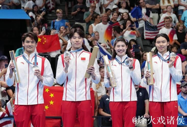 游泳世锦赛：中国队摘得男女4x100米混合泳接力银牌